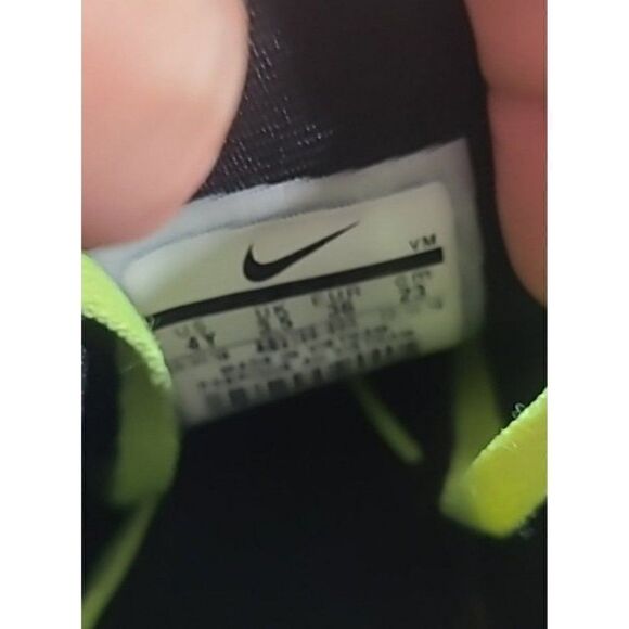 Nike Air Max 720 Athletic Running Shoes Youth Size 4 - Picture 8 of 8